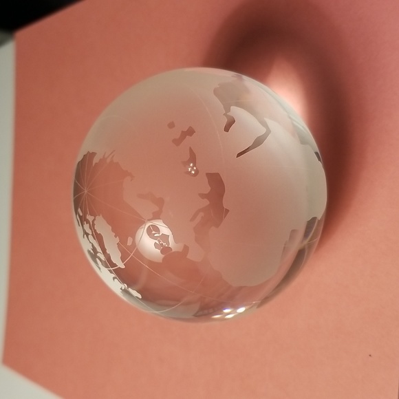 Oleg Cassini signed round paperweight - Picture 2 of 6